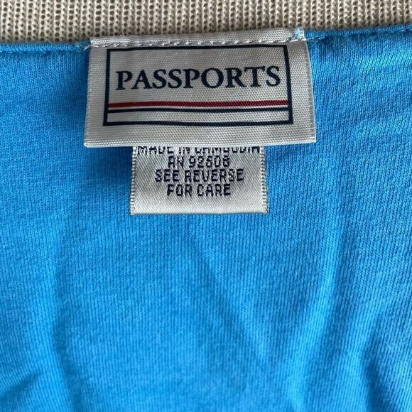 Passports Full Zip Shower/Pool Robe Size M EUC - Picture 6 of 8